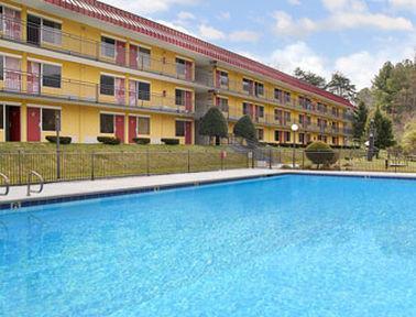 Super 8 By Wyndham Caryville Tn מראה חיצוני תמונה